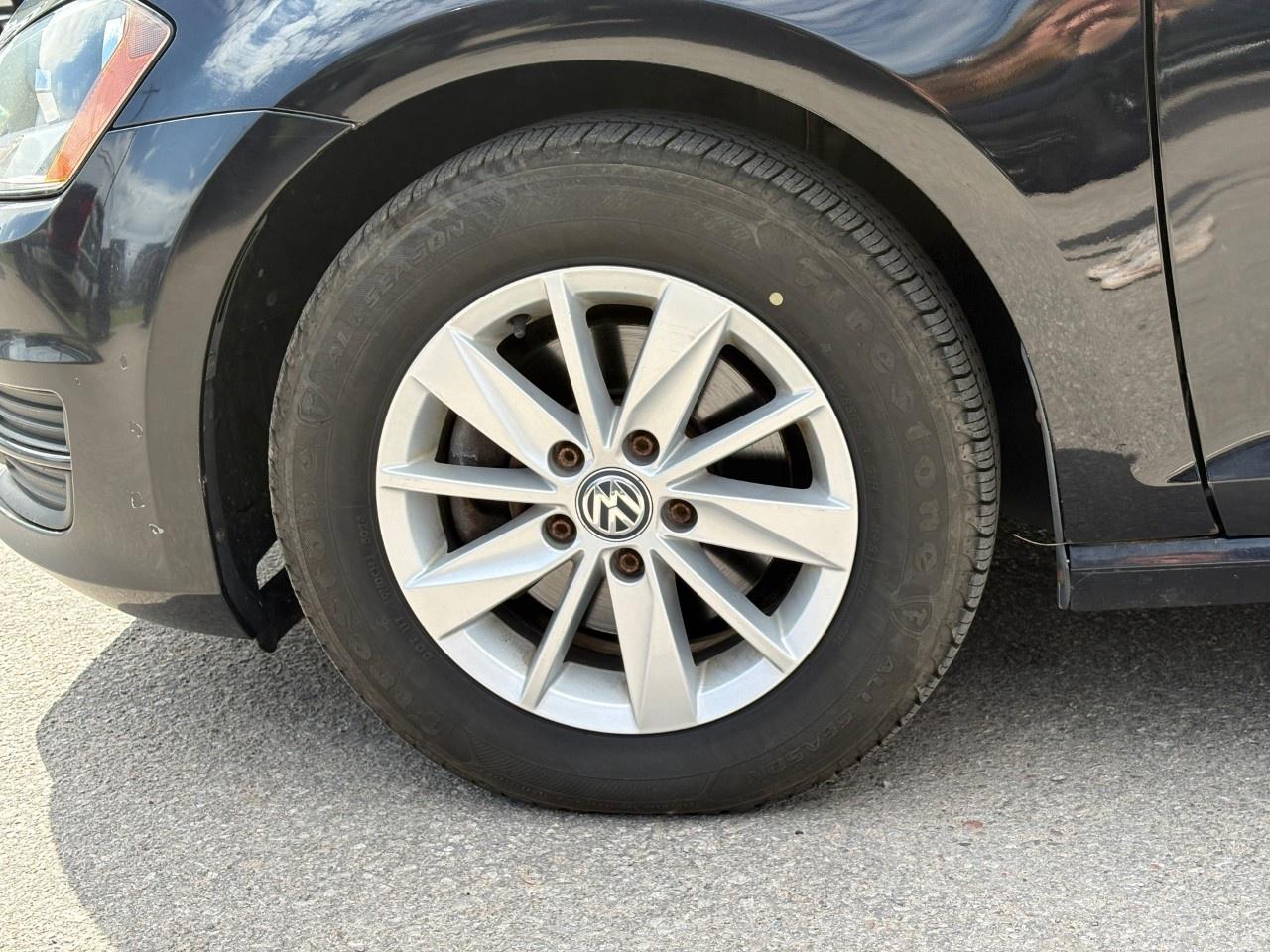 2016 Volkswagen Golf  Photo
