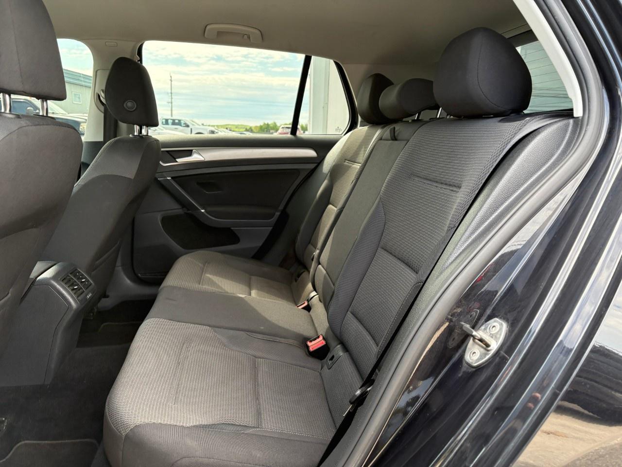 2016 Volkswagen Golf  Photo