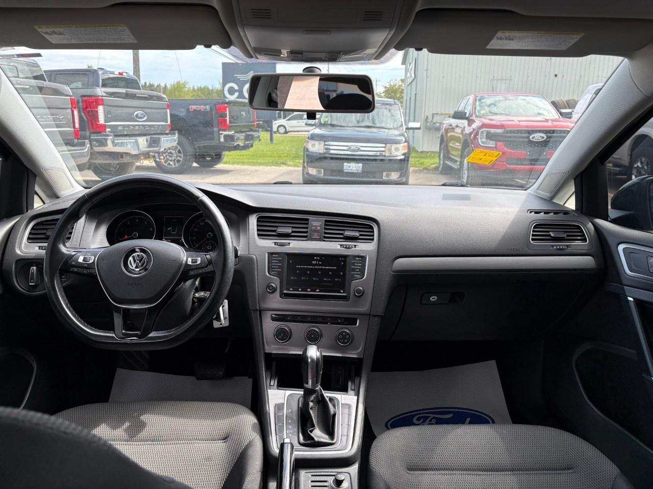 2016 Volkswagen Golf  Photo