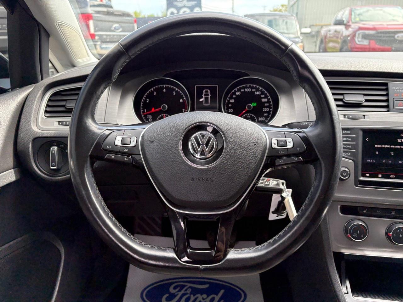 2016 Volkswagen Golf  Photo