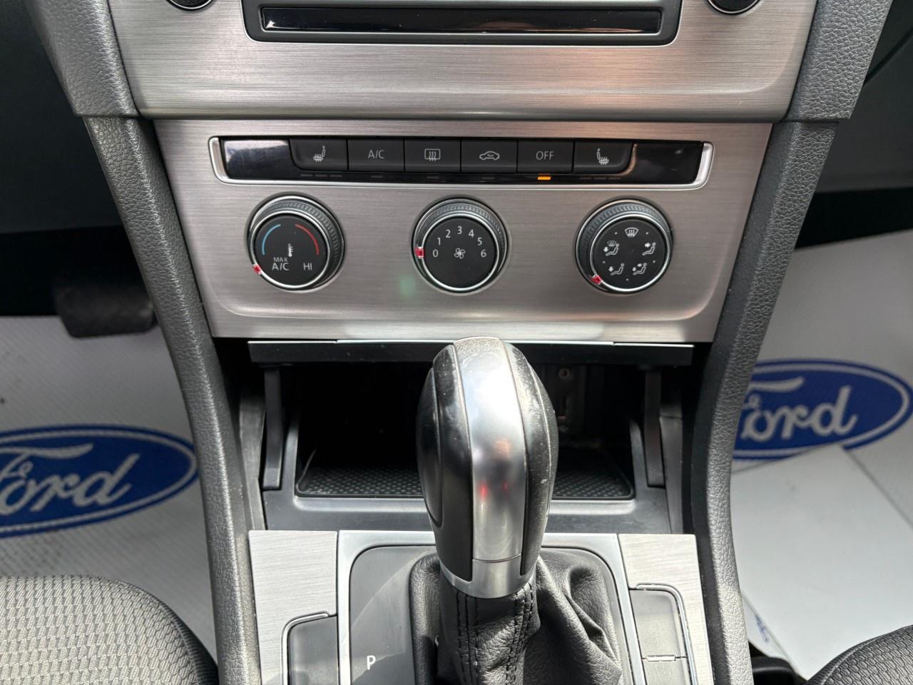 2016 Volkswagen Golf  Photo