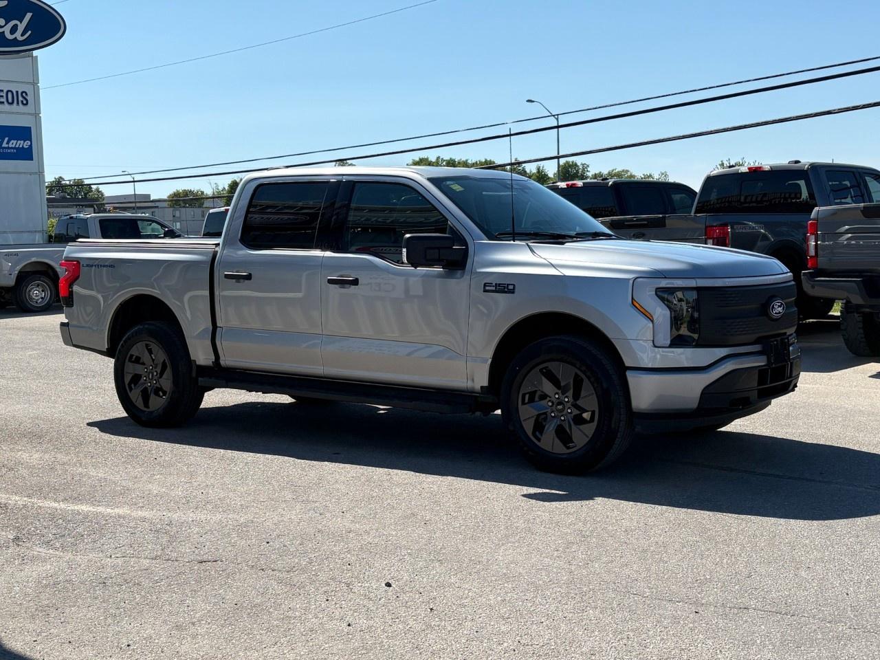 2024 Ford F-150 Lightning XLT 4WD SuperCrew 5.5' Box Photo4