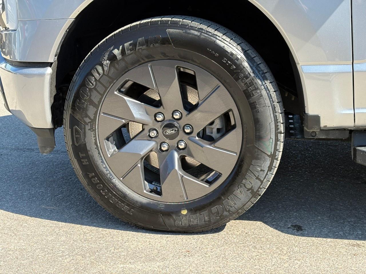 2024 Ford F-150 Lightning XLT 4WD SuperCrew 5.5' Box Photo