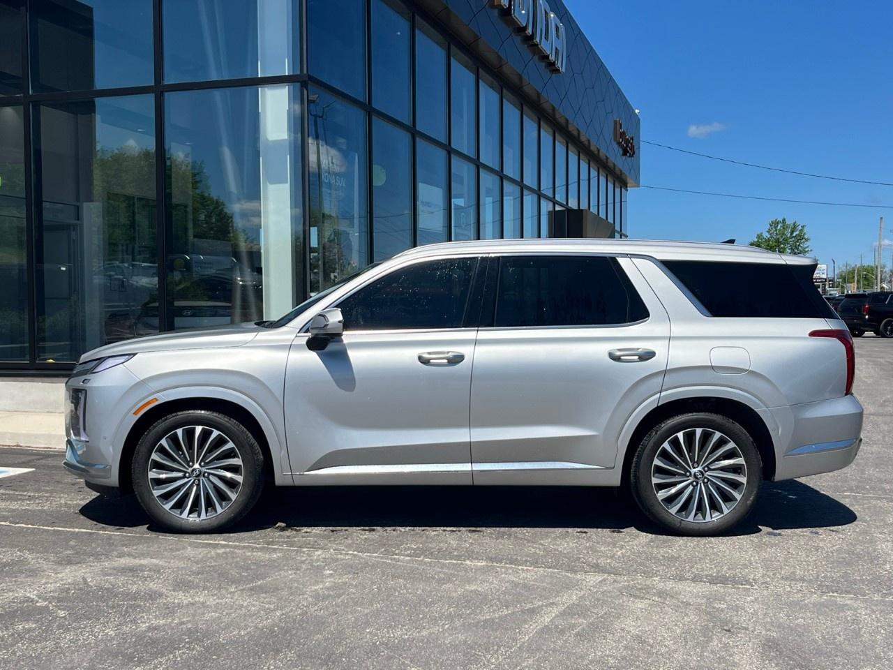 2024 Hyundai PALISADE Ultimate Calligraphy 7-Passenger AWD Photo2