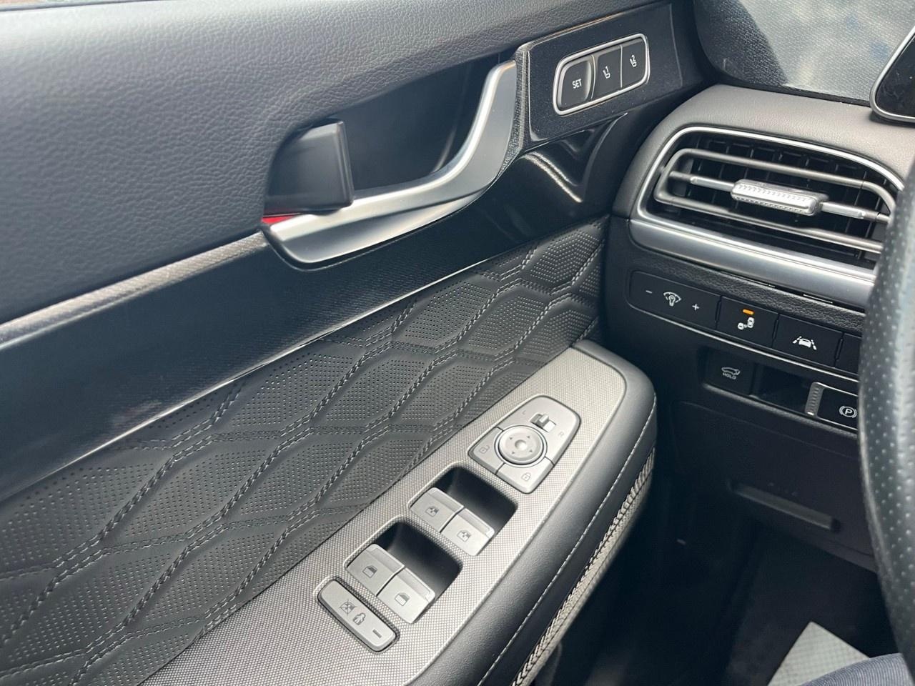 2020 Hyundai PALISADE Ultimate 7-Passenger AWD Photo