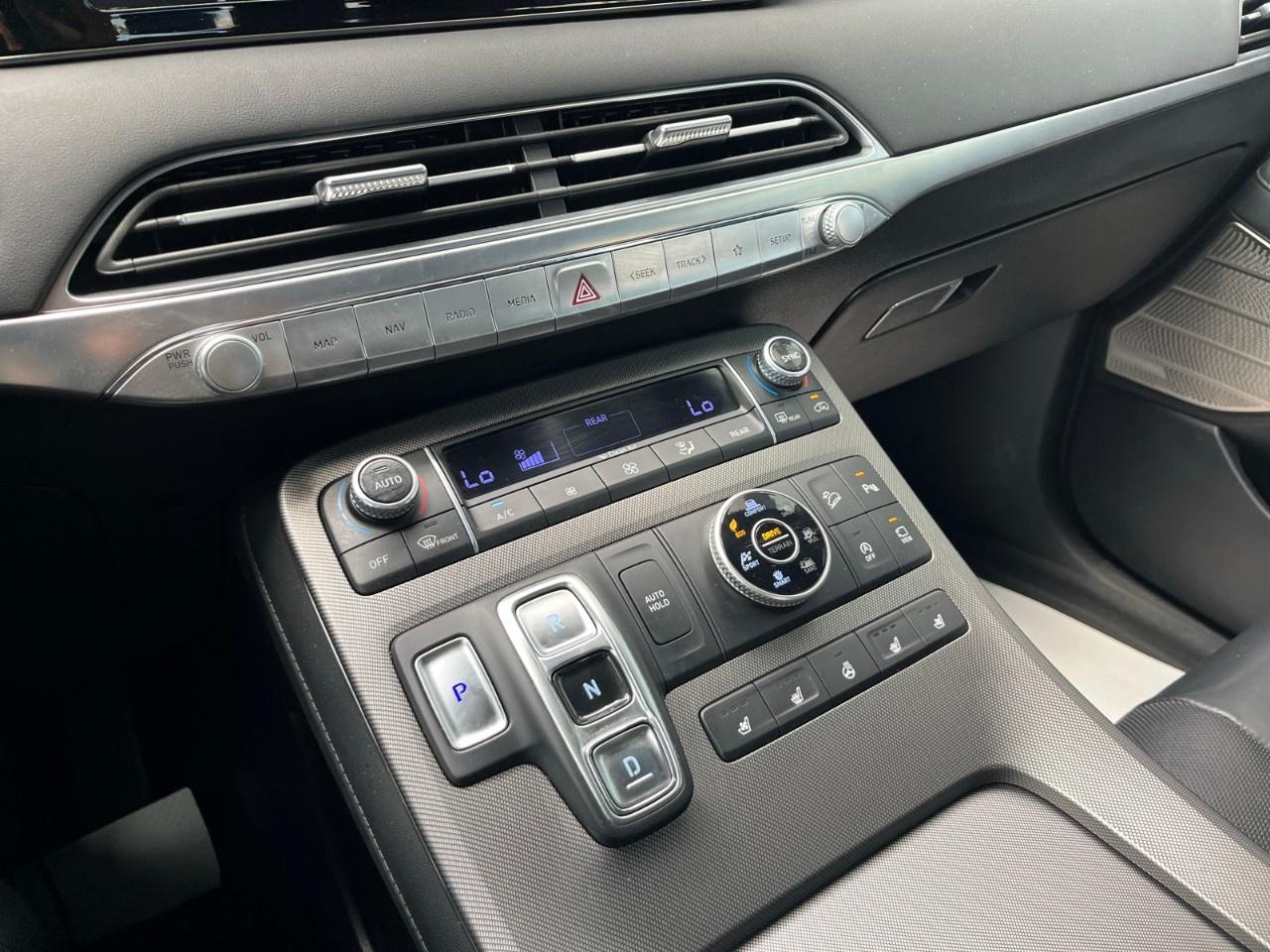2020 Hyundai PALISADE Ultimate 7-Passenger AWD Photo