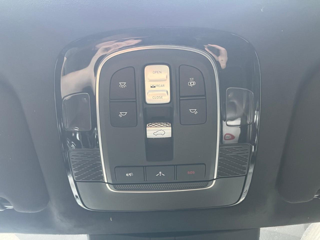 2020 Hyundai PALISADE Ultimate 7-Passenger AWD Photo