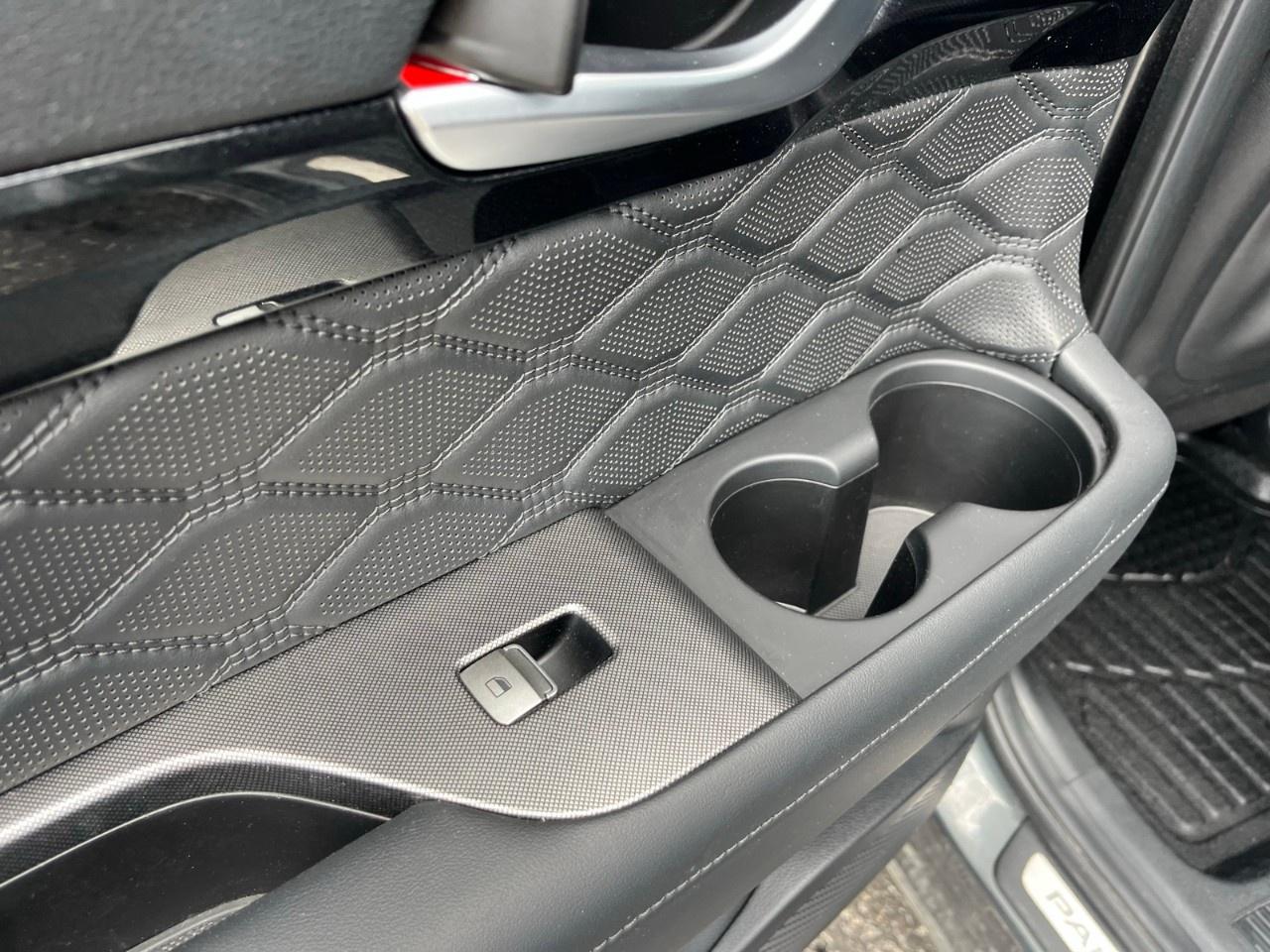 2020 Hyundai PALISADE Ultimate 7-Passenger AWD Photo