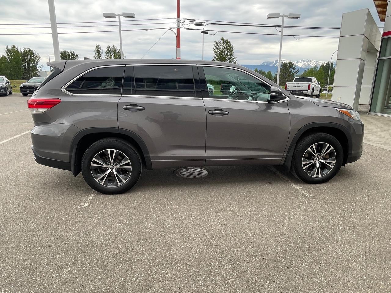 2018 Toyota Highlander LE Photo3