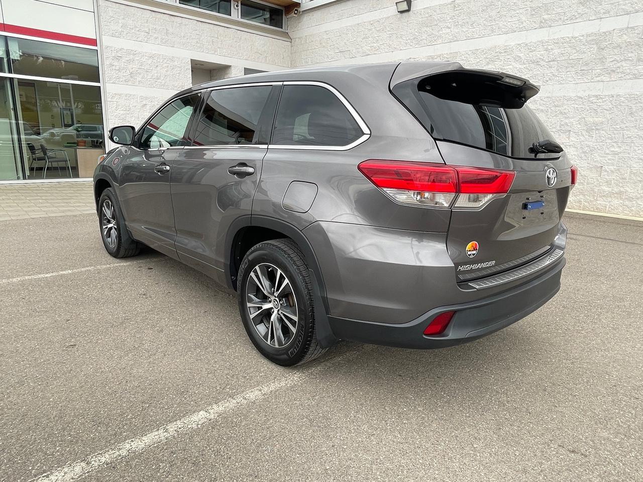2018 Toyota Highlander LE Photo4