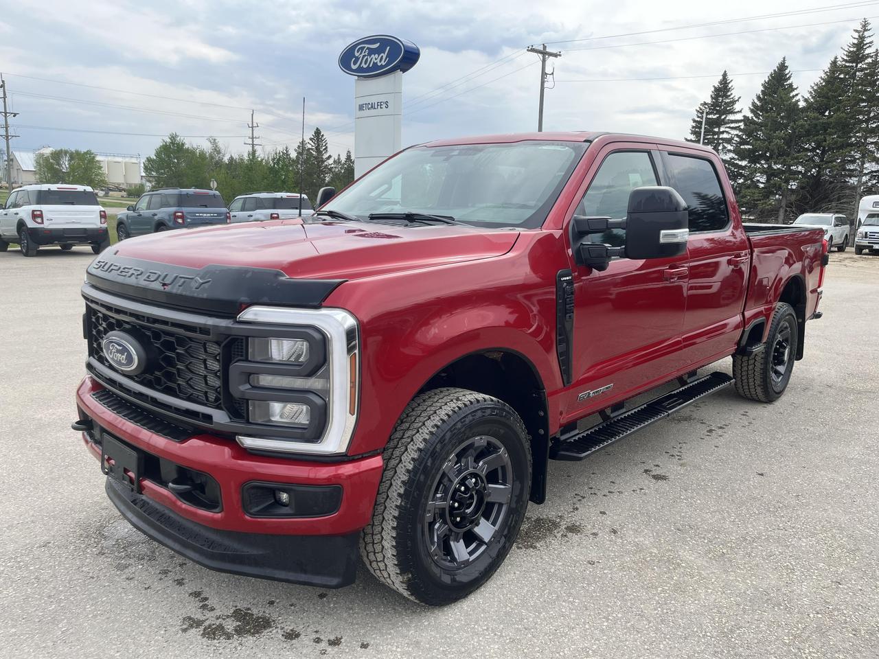 2024 Ford Super Duty CREW CAB PICKUP Photo2