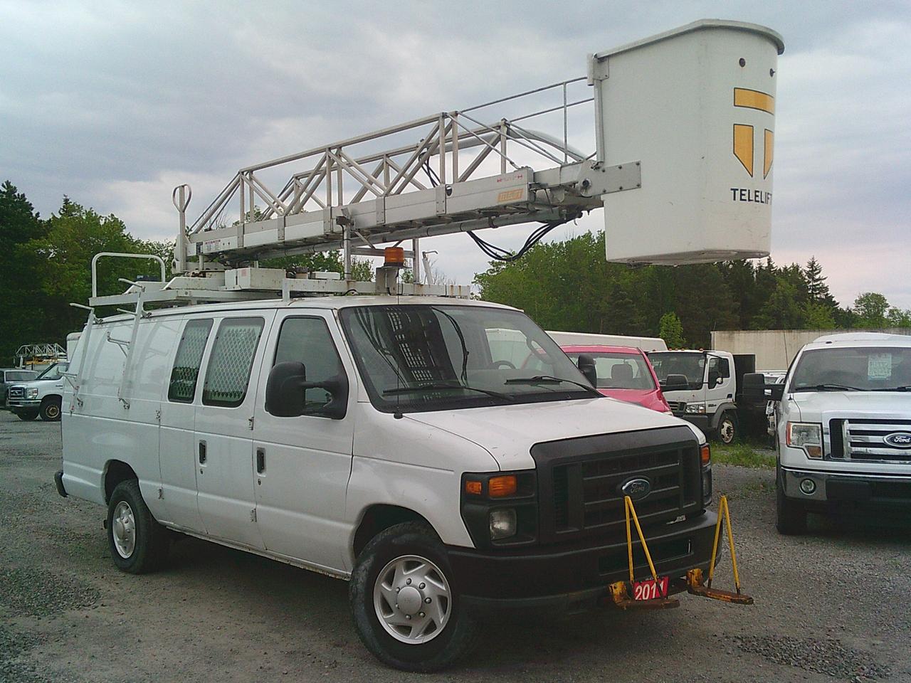 2011 Ford Econoline 35FT Bucket truck E-350 Super Duty Ext Commercial Photo3