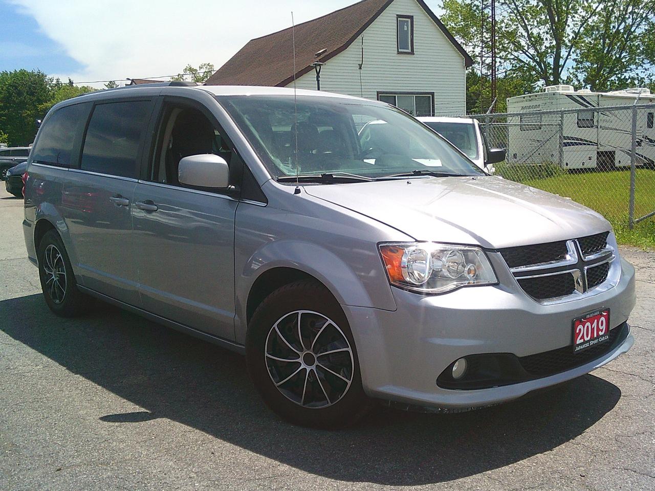 2019 Dodge Grand Caravan SXT Premium Plus STOW N GO!! Photo