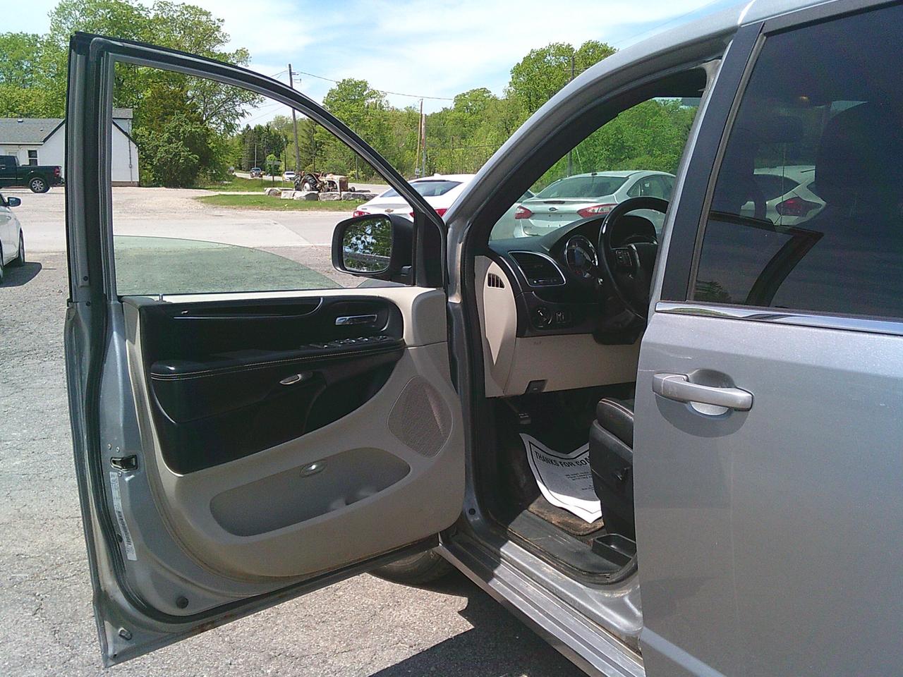 2019 Dodge Grand Caravan SXT Premium Plus STOW N GO!! Photo