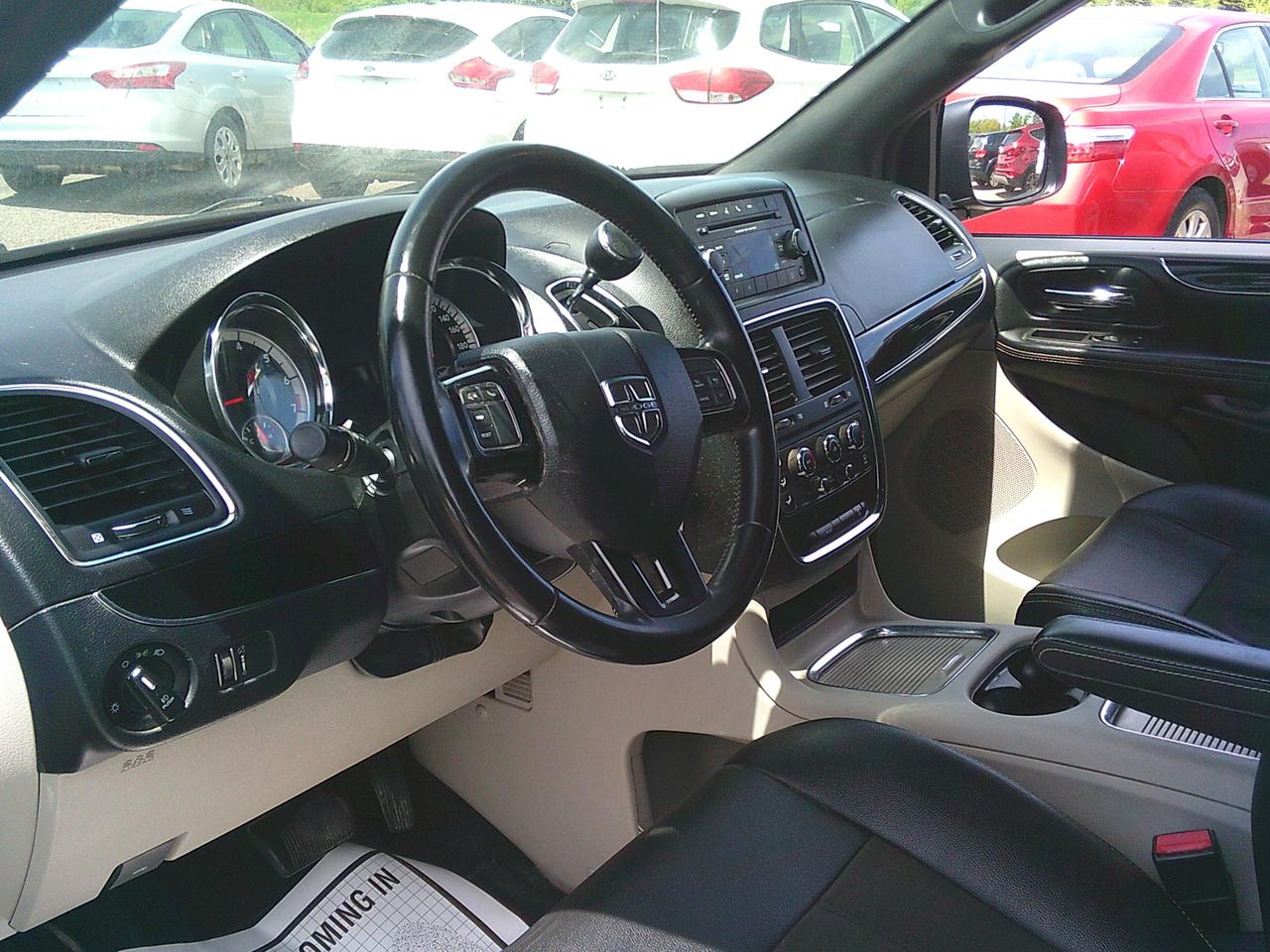 2019 Dodge Grand Caravan SXT Premium Plus STOW N GO!! Photo