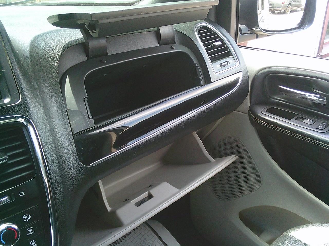 2019 Dodge Grand Caravan SXT Premium Plus STOW N GO!! Photo