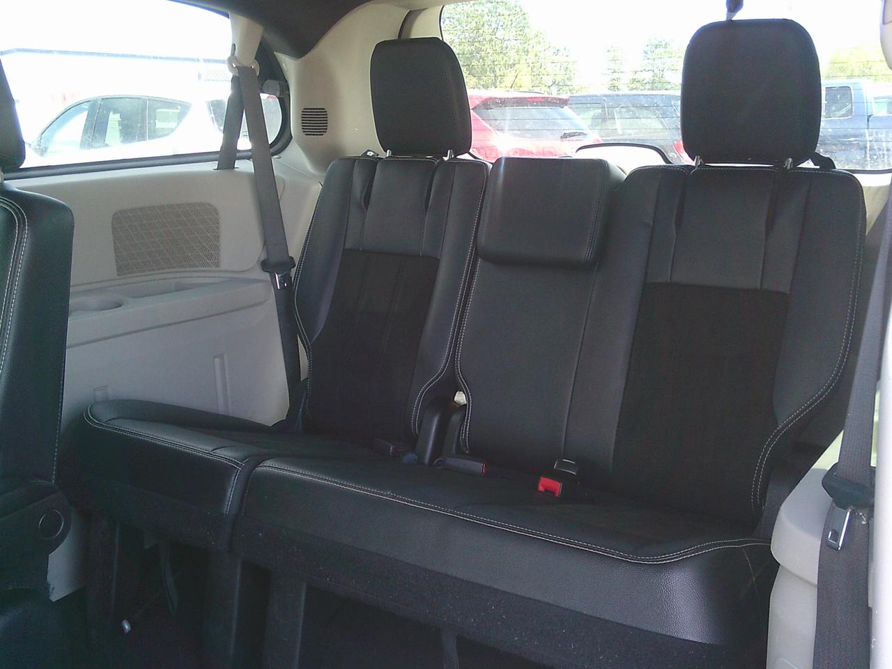 2019 Dodge Grand Caravan SXT Premium Plus STOW N GO!! Photo