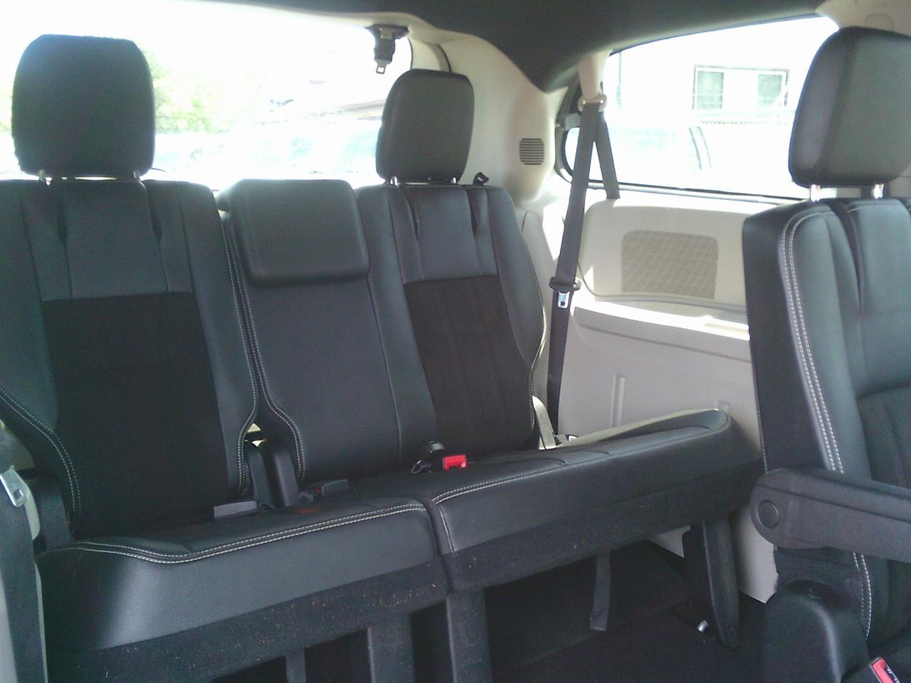 2019 Dodge Grand Caravan SXT Premium Plus STOW N GO!! Photo