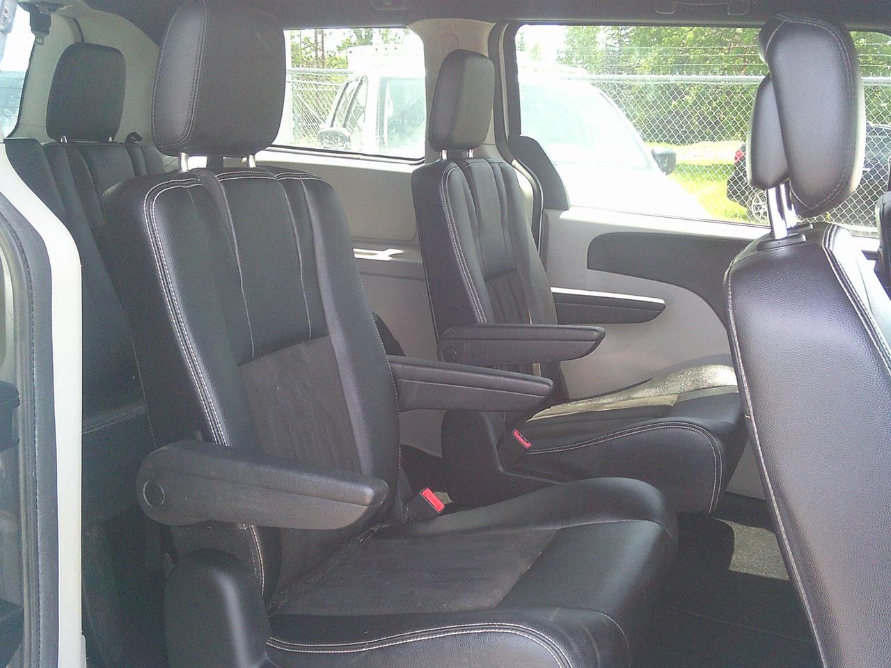 2019 Dodge Grand Caravan SXT Premium Plus STOW N GO!! Photo