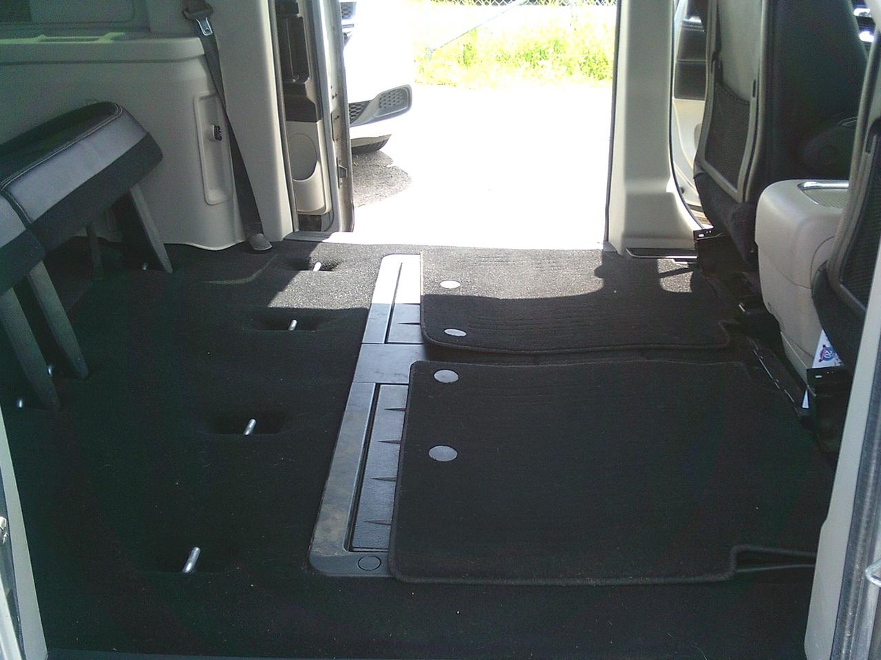 2019 Dodge Grand Caravan SXT Premium Plus STOW N GO!! Photo
