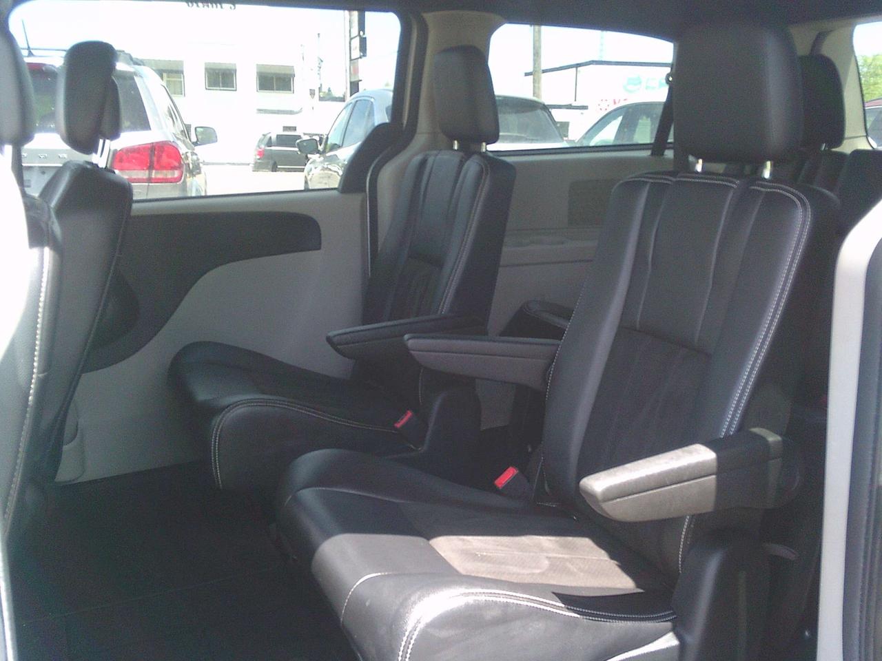 2019 Dodge Grand Caravan SXT Premium Plus Stow N Go Photo