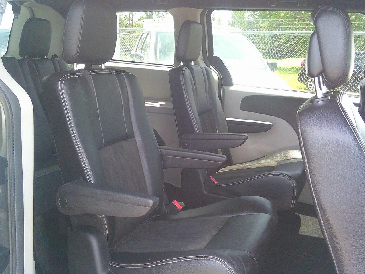 2019 Dodge Grand Caravan SXT Premium Plus Stow N Go Photo