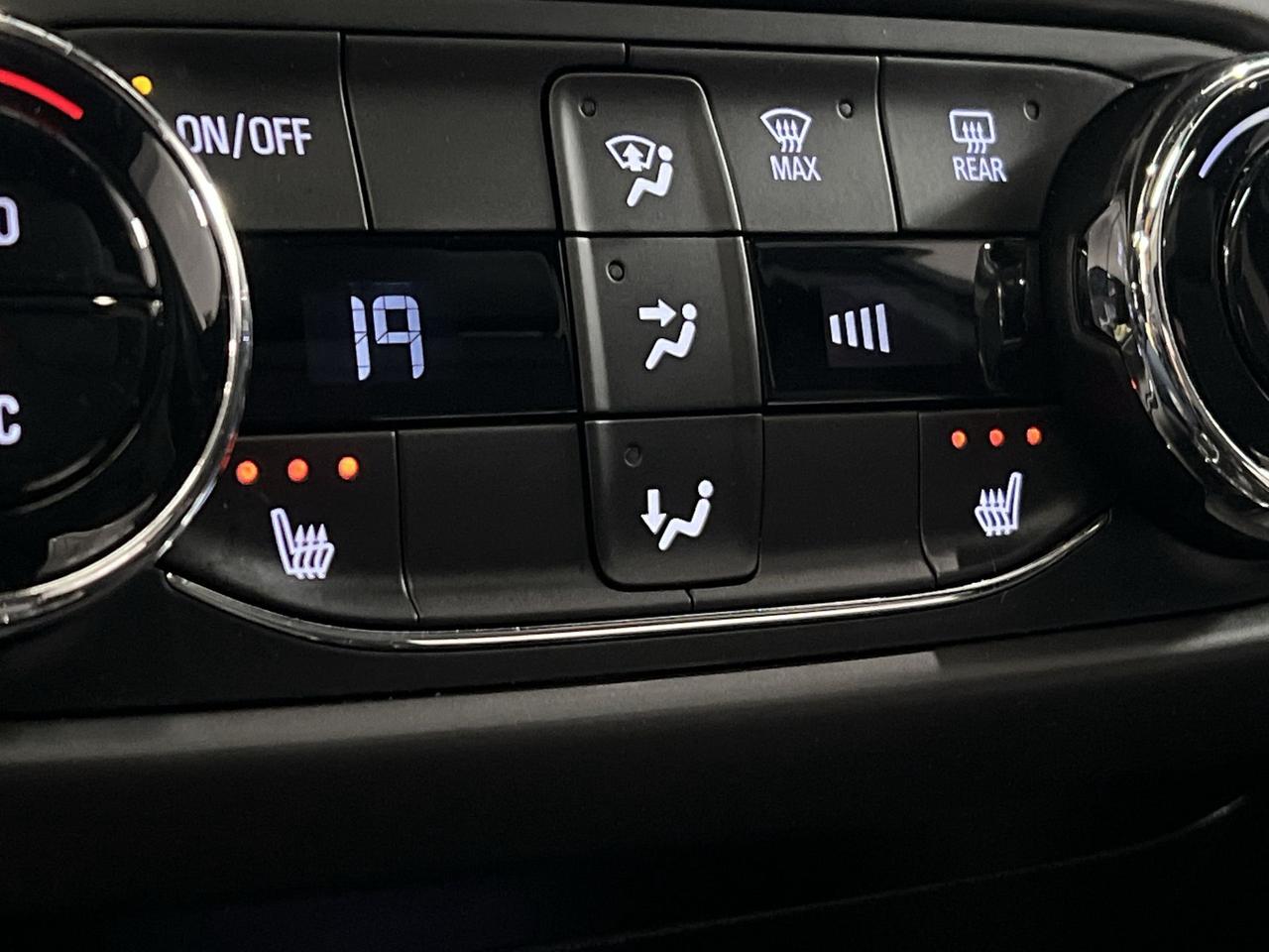 2022 Chevrolet TrailBlazer RS AWD | HTD LEATHER |PANO ROOF | CARPLAY | ALLOYS Photo