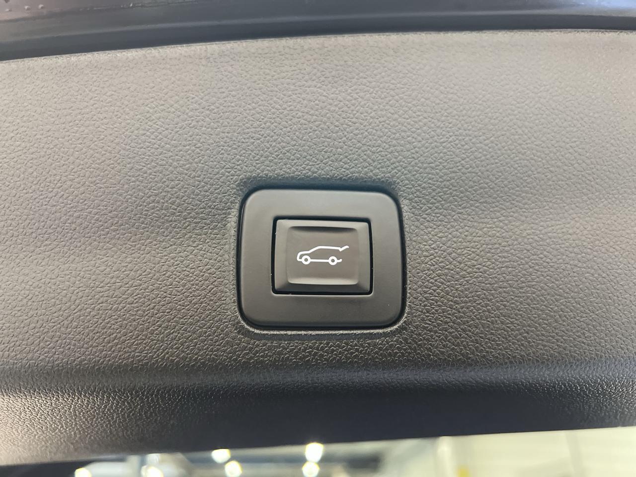 2022 Chevrolet TrailBlazer RS AWD | HTD LEATHER |PANO ROOF | CARPLAY | ALLOYS Photo