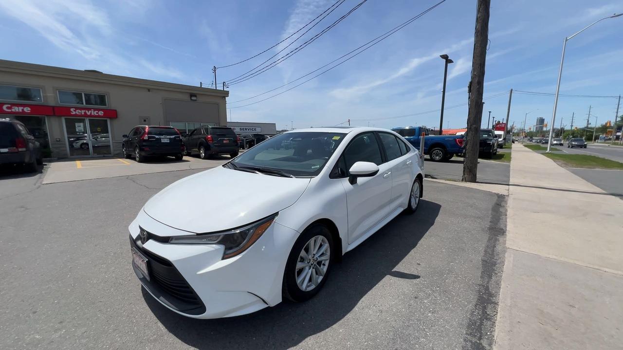 2025 Toyota Corolla LE UPGRADE |SUNROOF | HTD SEATS | CARPLAY | ALLOYS Photo3