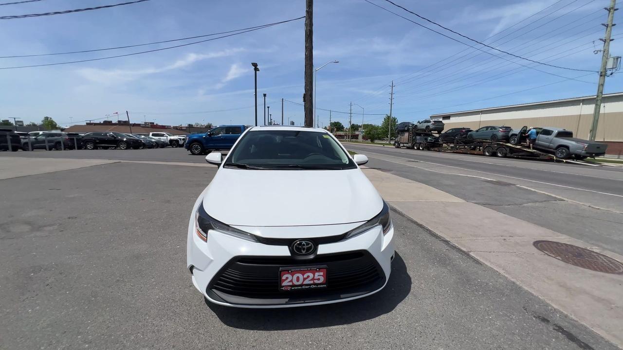 2025 Toyota Corolla LE UPGRADE |SUNROOF | HTD SEATS | CARPLAY | ALLOYS Photo