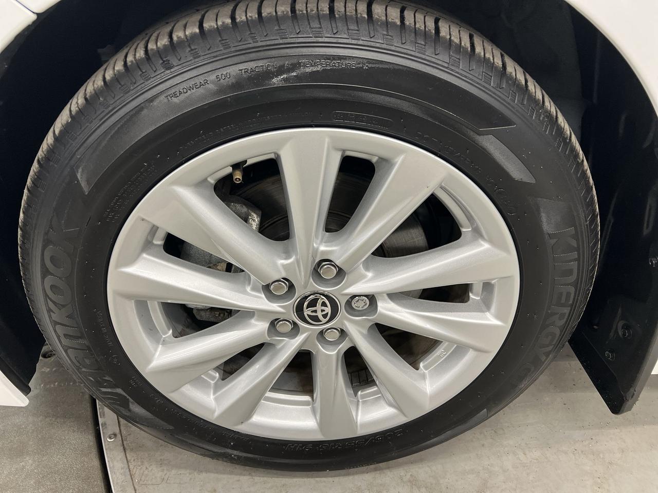 2025 Toyota Corolla LE UPGRADE |SUNROOF | HTD SEATS | CARPLAY | ALLOYS Photo