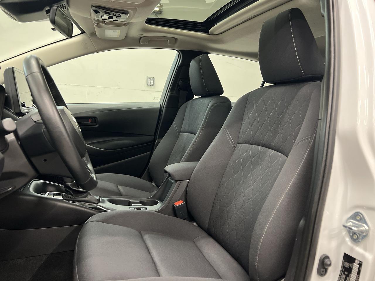 2025 Toyota Corolla LE UPGRADE |SUNROOF | HTD SEATS | CARPLAY | ALLOYS Photo