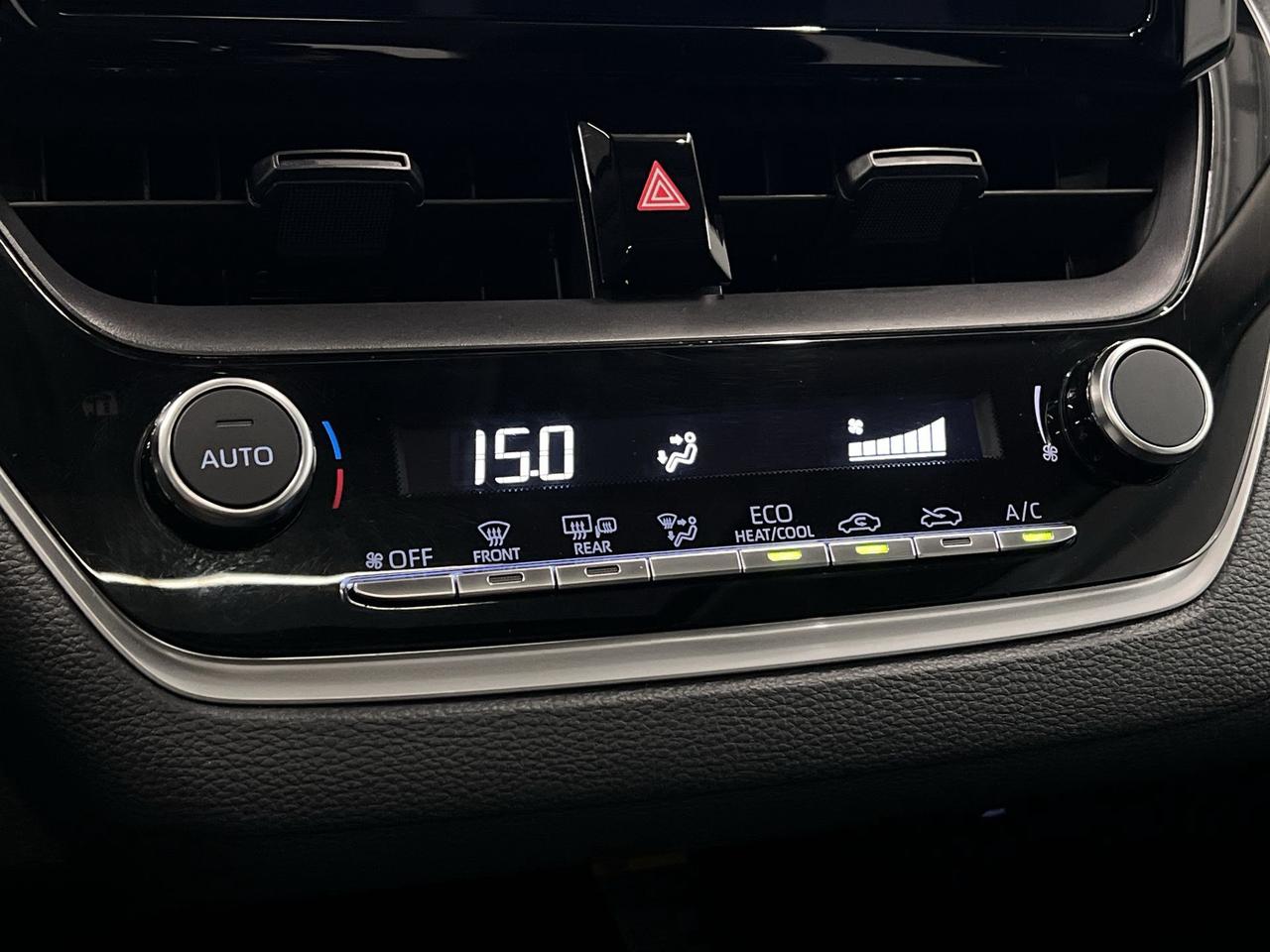 2025 Toyota Corolla LE UPGRADE |SUNROOF | HTD SEATS | CARPLAY | ALLOYS Photo