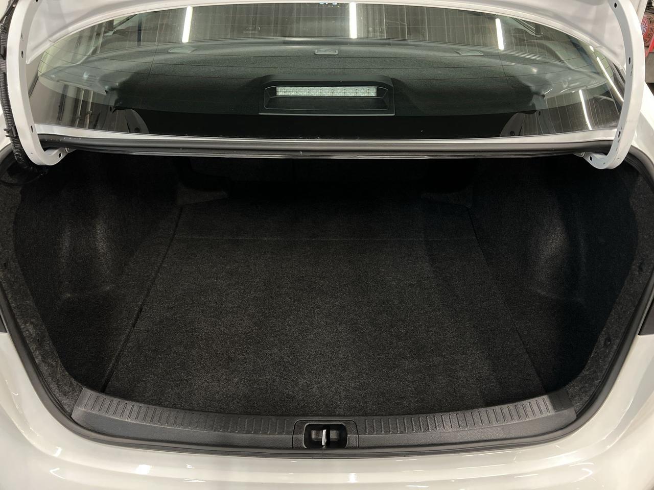 2025 Toyota Corolla LE UPGRADE |SUNROOF | HTD SEATS | CARPLAY | ALLOYS Photo