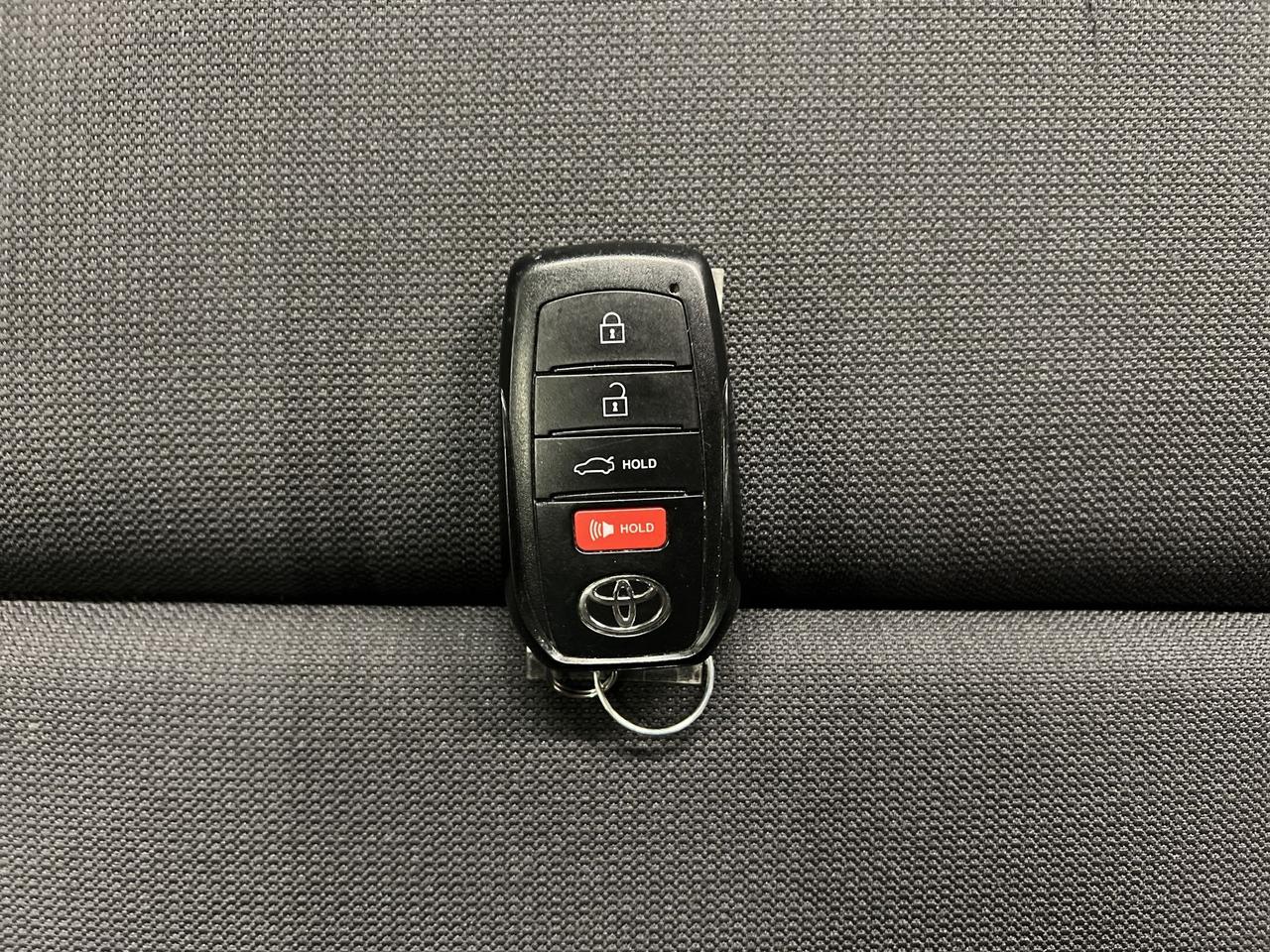 2025 Toyota Corolla LE UPGRADE |SUNROOF | HTD SEATS | CARPLAY | ALLOYS Photo