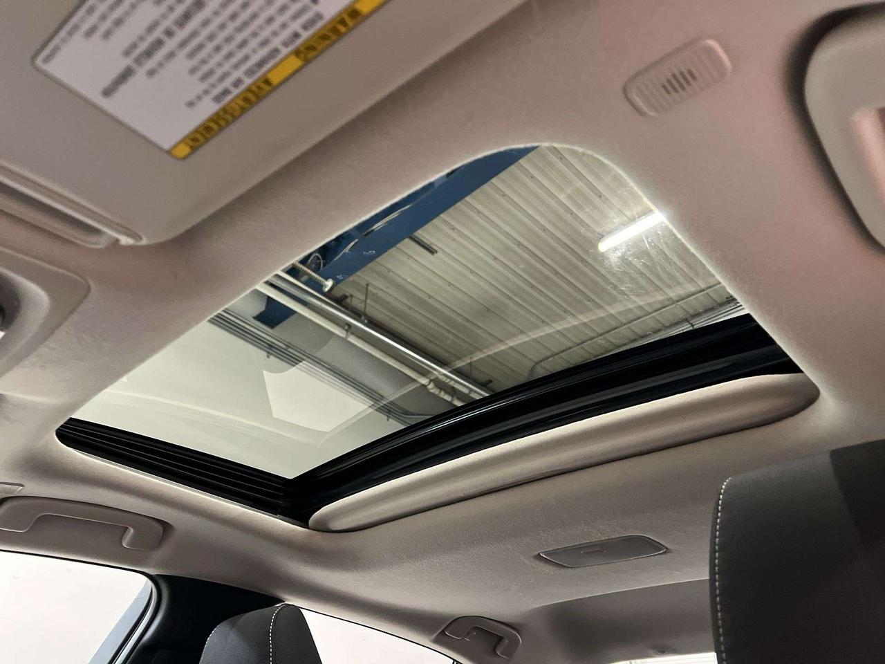 2025 Toyota Corolla LE UPGRADE |SUNROOF | HTD SEATS | CARPLAY | ALLOYS Photo