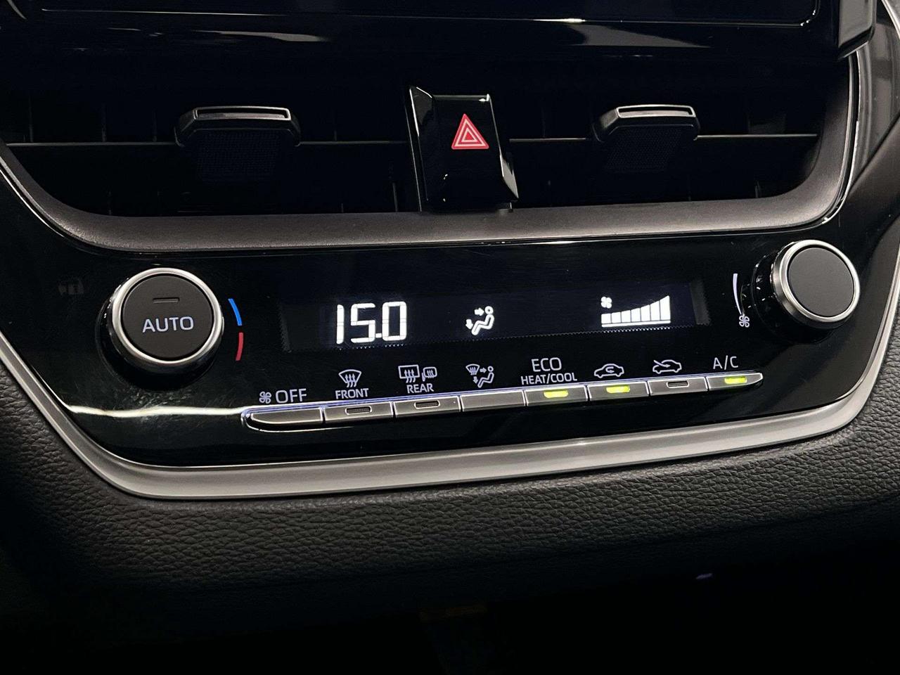 2025 Toyota Corolla LE UPGRADE |SUNROOF | HTD SEATS | CARPLAY | ALLOYS Photo
