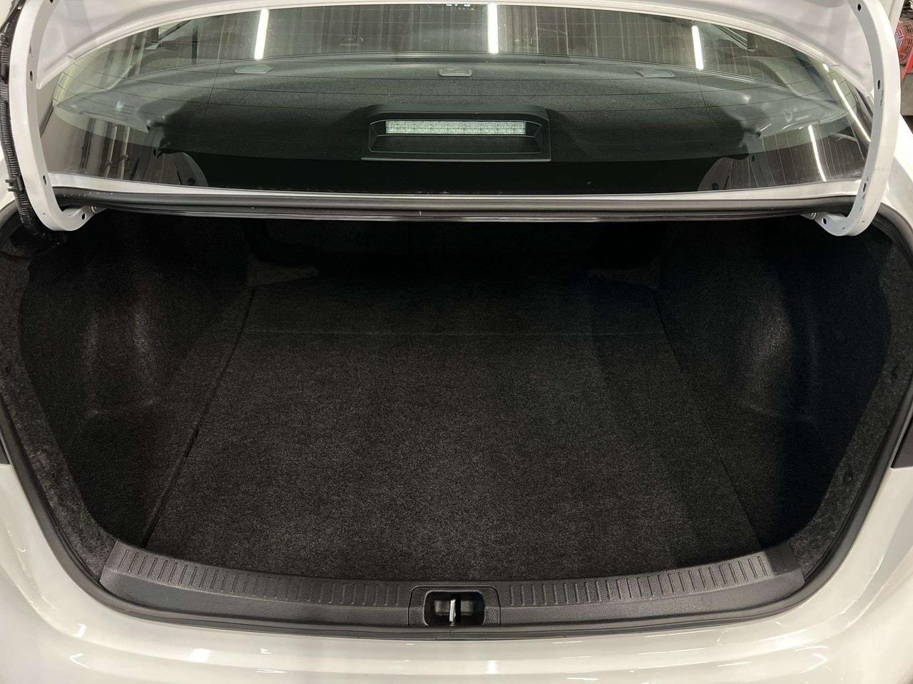 2025 Toyota Corolla LE UPGRADE |SUNROOF | HTD SEATS | CARPLAY | ALLOYS Photo