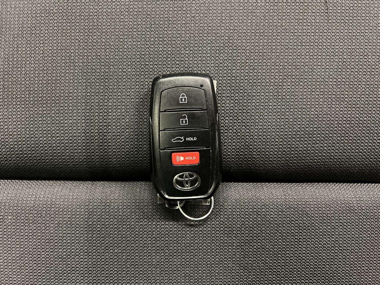 2025 Toyota Corolla LE UPGRADE |SUNROOF | HTD SEATS | CARPLAY | ALLOYS Photo