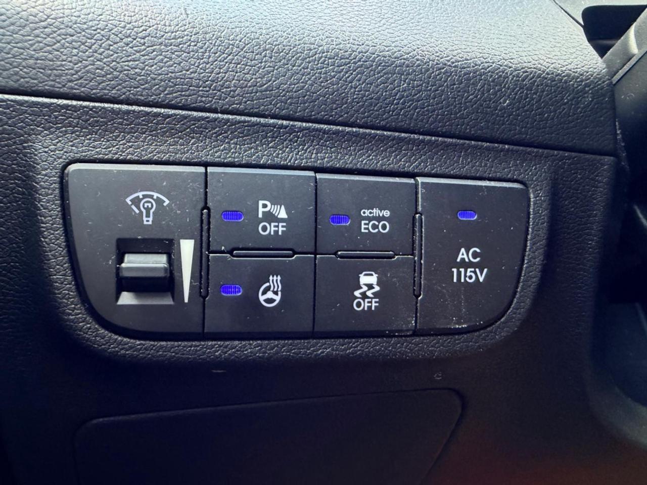 2015 Hyundai Veloster 3dr Coupe Automatic w/Tech Photo