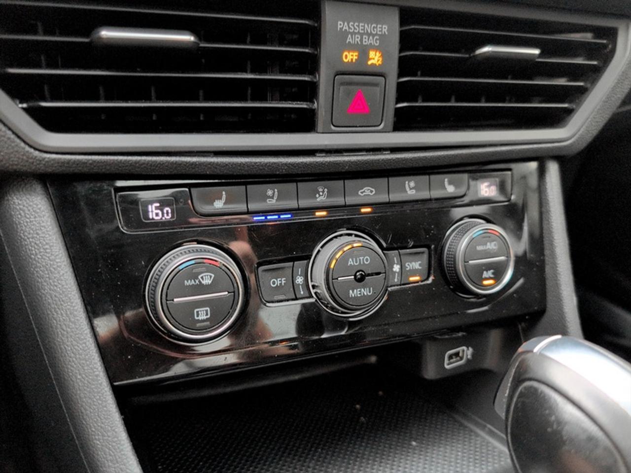 2019 Volkswagen Jetta Execline  **CLEAN CARFAX** Photo