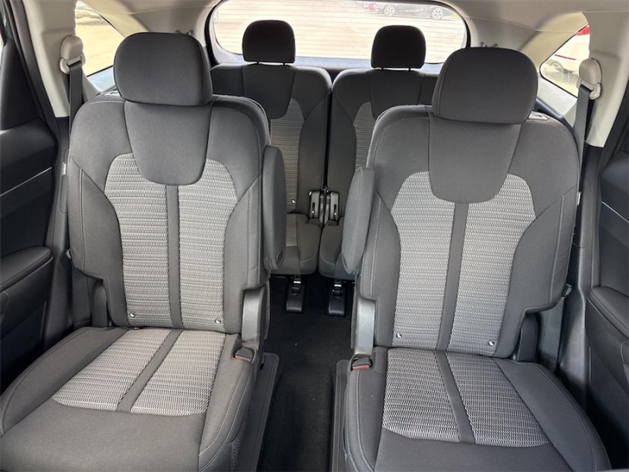 2026 Kia Sorento Hybrid LX   -  Heated Seats -  Apple CarPlay - $319 B/W Photo