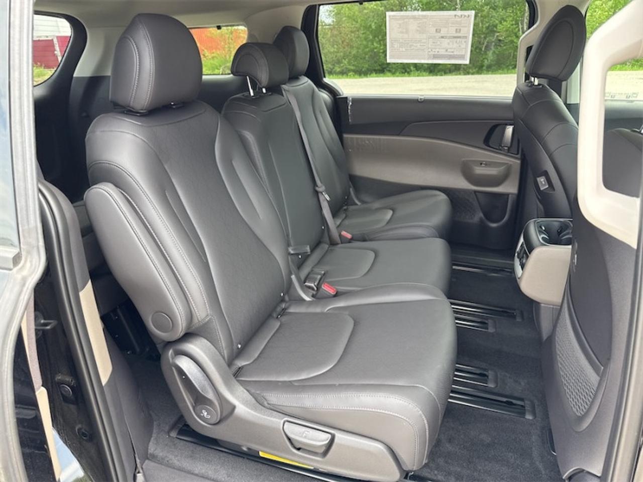 2026 Kia Carnival EX+   - Navigation GPS - $368 B/W Photo