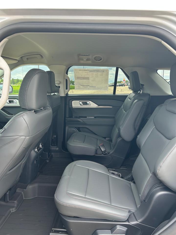 2026 Ford Explorer ACTIVE W/200A PKG 4WD 200A Photo5