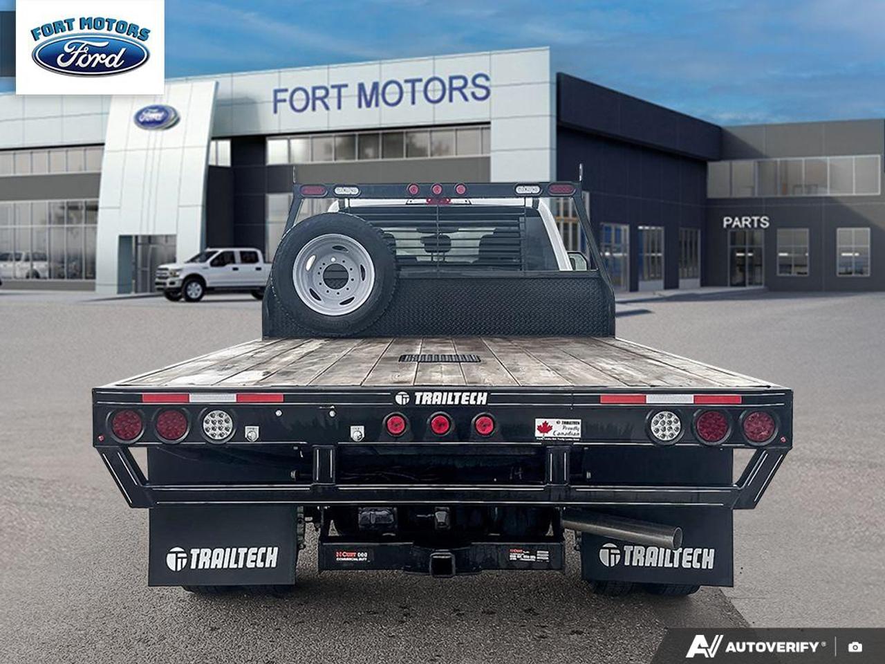 2026 Ford SUPER DUTY F-550 DRW XLT Photo4