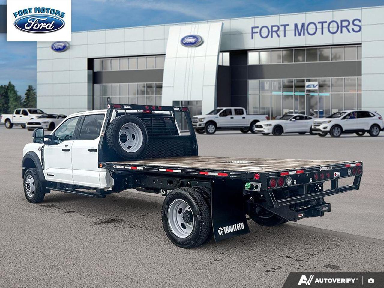 2026 Ford SUPER DUTY F-550 DRW XLT Photo3