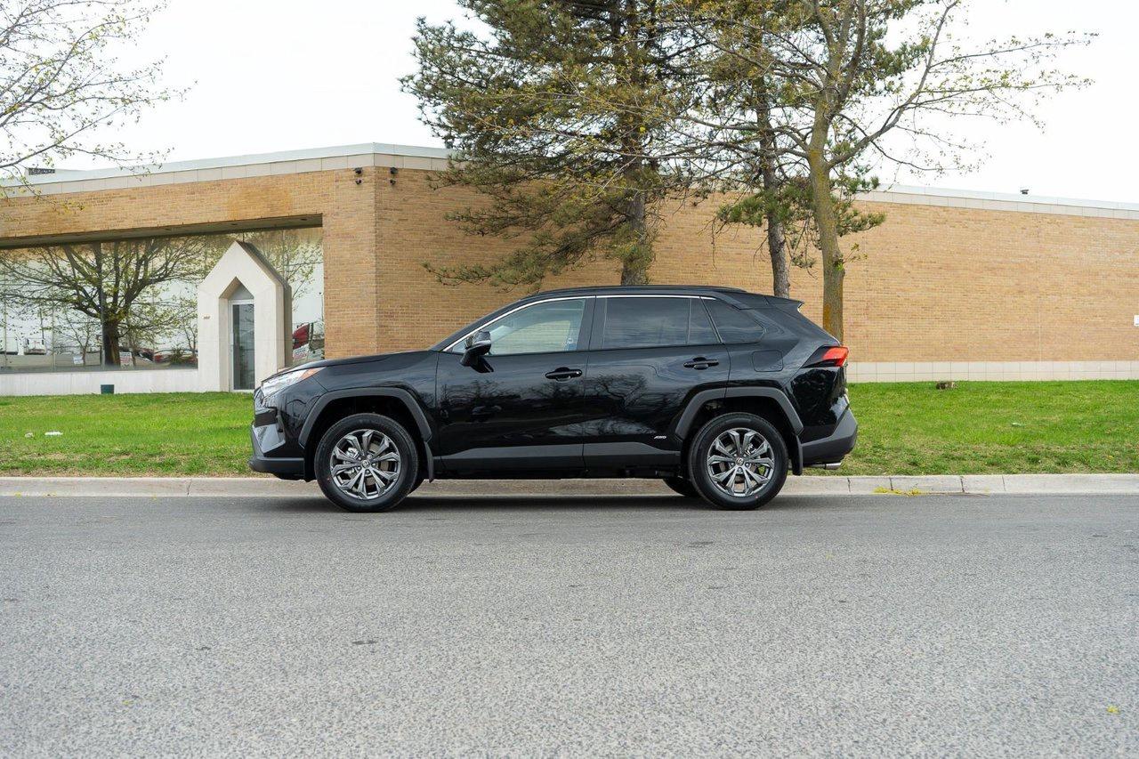 2025 Toyota RAV4 Hybrid XLE AWD Photo