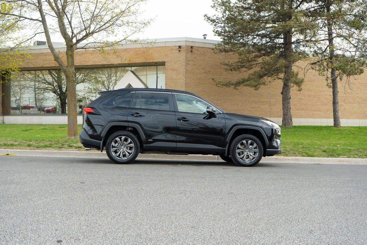 2025 Toyota RAV4 Hybrid XLE AWD Photo