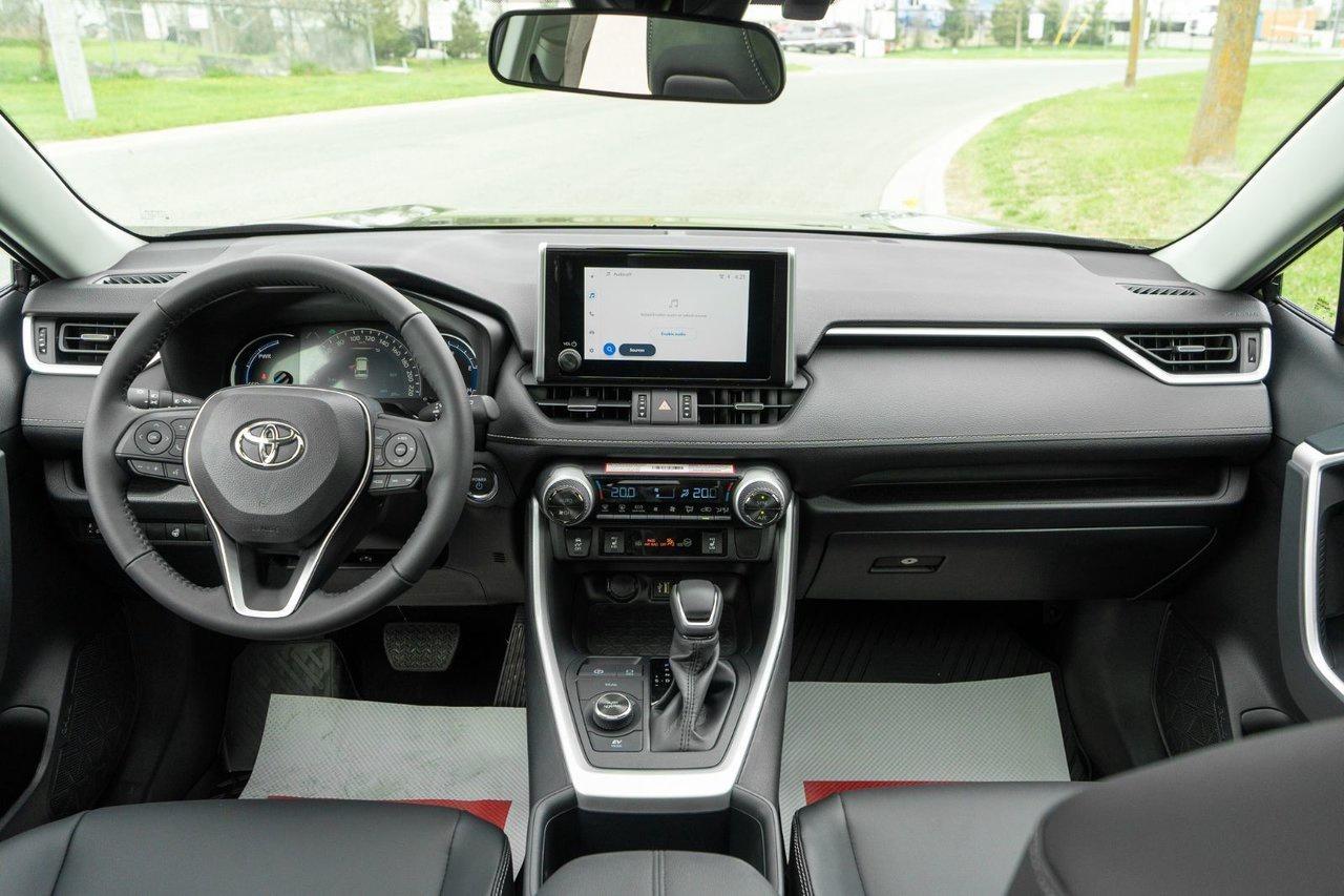 2025 Toyota RAV4 Hybrid XLE AWD Photo