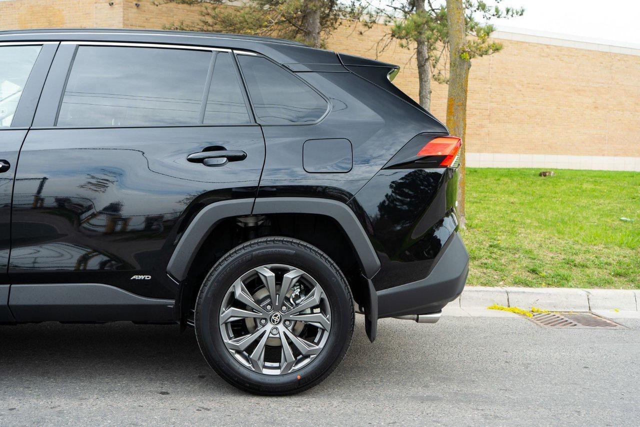 2025 Toyota RAV4 Hybrid XLE AWD Photo